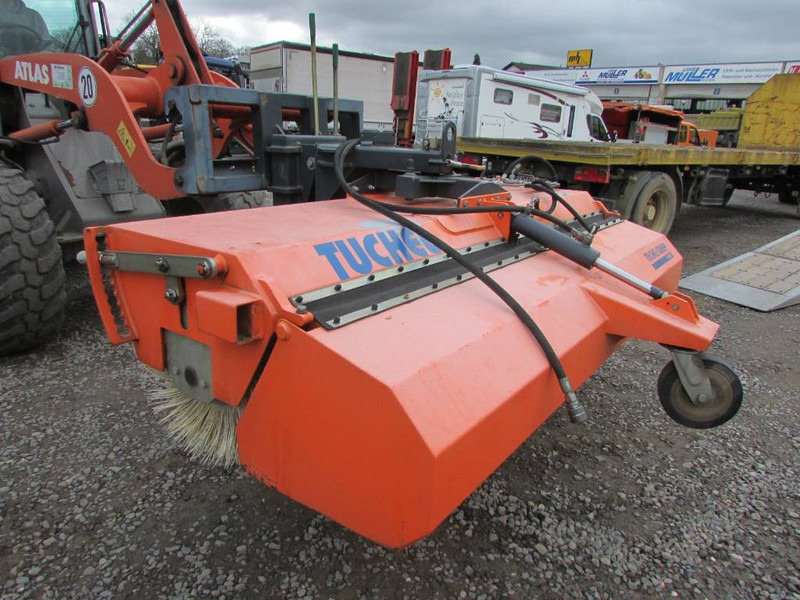 Tuchel Profi 600-230 Kehrbesen / 6.500 EUR - Прикачен инвентар за Строителна техника: снимка 2 Tuchel Profi 600-230 Kehrbesen / 6.500 EUR - Прикачен инвентар за Строителна техника: снимка 2
