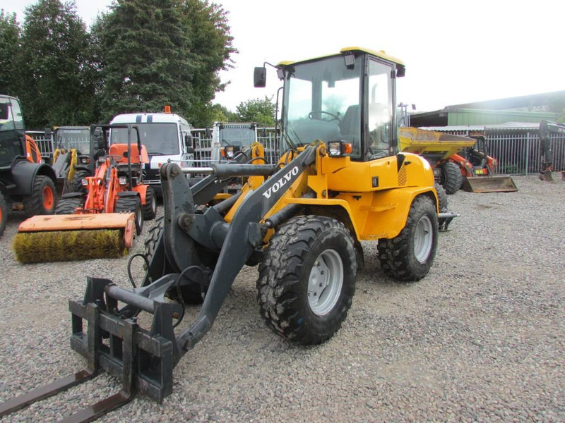 Volvo L 35 B-Z Radlader 16.000 EUR - Колесен товарач: снимка 2 Volvo L 35 B-Z Radlader 16.000 EUR - Колесен товарач: снимка 2