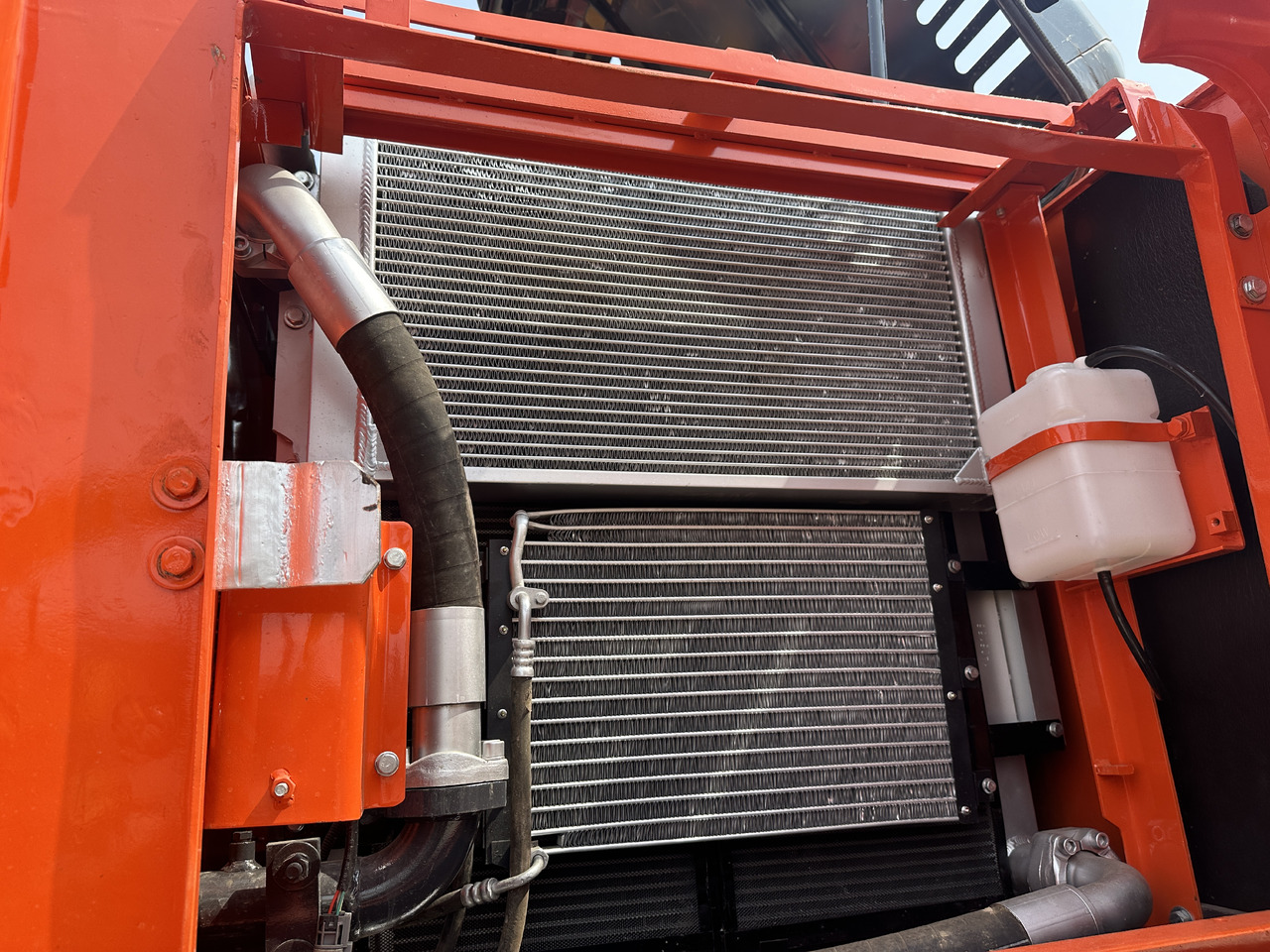 DOOSAN DX225LC-9C - Верижен багер: снимка 3 DOOSAN DX225LC-9C - Верижен багер: снимка 3