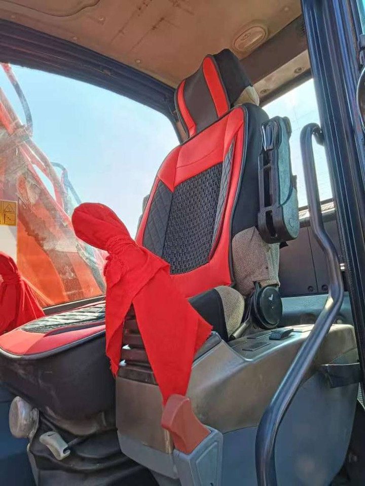 Верижен багер Doosan DX150: снимка 6