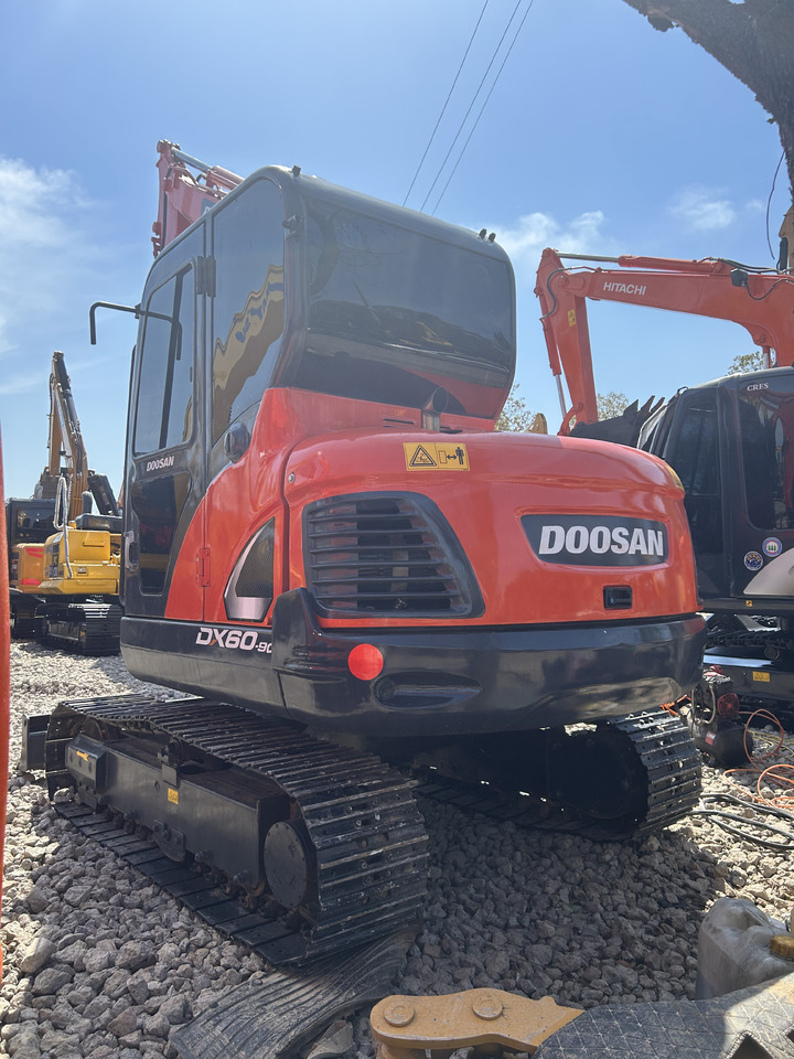 Doosan DX60 - Мини багер: снимка 4 Doosan DX60 - Мини багер: снимка 4