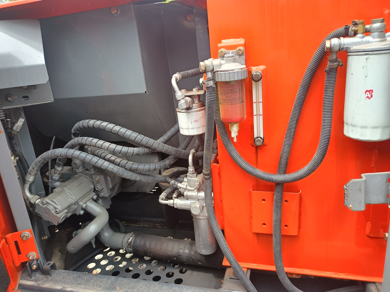 HITACHI ZX60 - Верижен багер: снимка 2 HITACHI ZX60 - Верижен багер: снимка 2