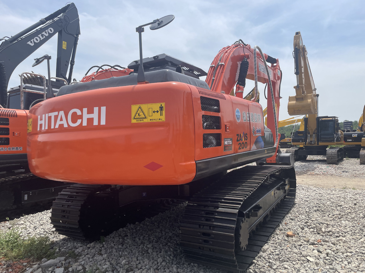 Hitachi ZX200 - Верижен багер: снимка 2 Hitachi ZX200 - Верижен багер: снимка 2