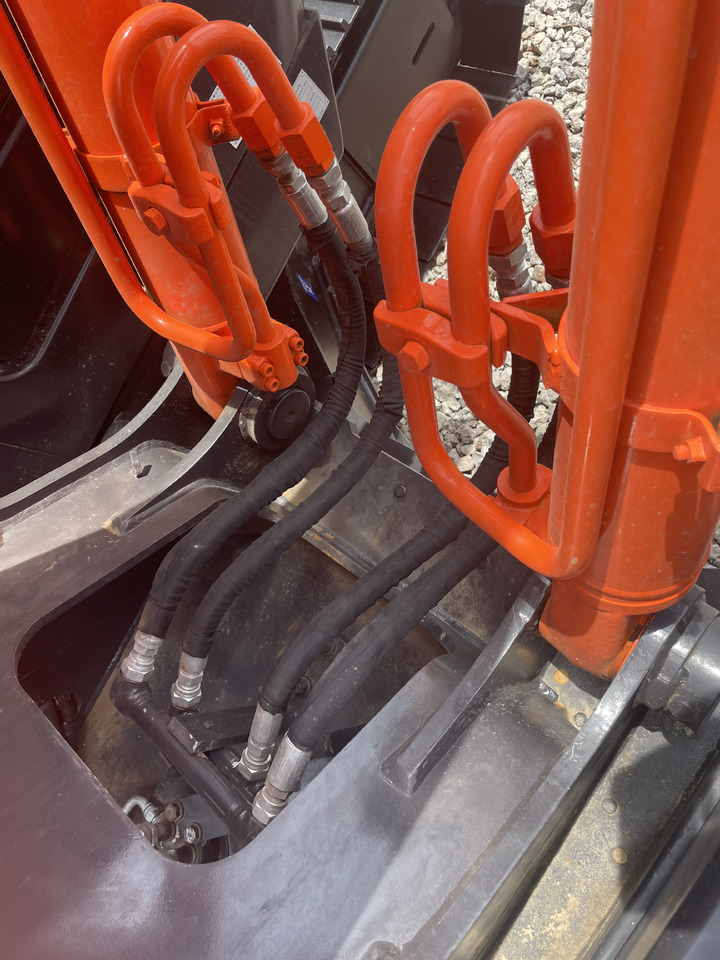 Hitachi ZX200 - Верижен багер: снимка 5 Hitachi ZX200 - Верижен багер: снимка 5