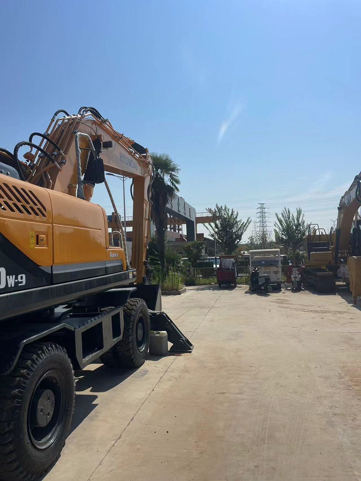 Hyundai 210W-9 - Колесен багер: снимка 3 Hyundai 210W-9 - Колесен багер: снимка 3