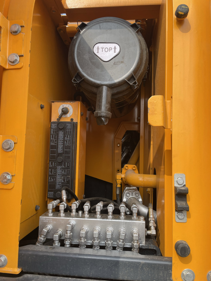 Hyundai R220LC-9S - Верижен багер: снимка 3 Hyundai R220LC-9S - Верижен багер: снимка 3