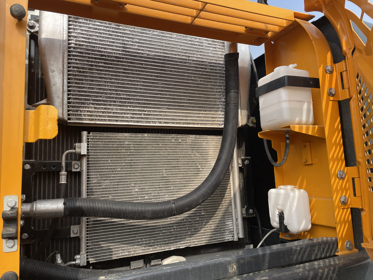 Hyundai R220LC-9S - Верижен багер: снимка 2 Hyundai R220LC-9S - Верижен багер: снимка 2