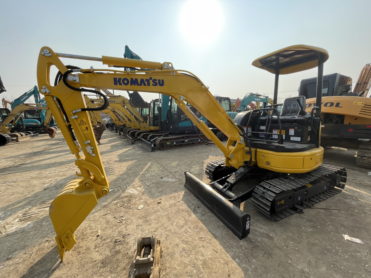 KOMATSU PC 35 MR-3 - Мини багер: снимка 2 KOMATSU PC 35 MR-3 - Мини багер: снимка 2