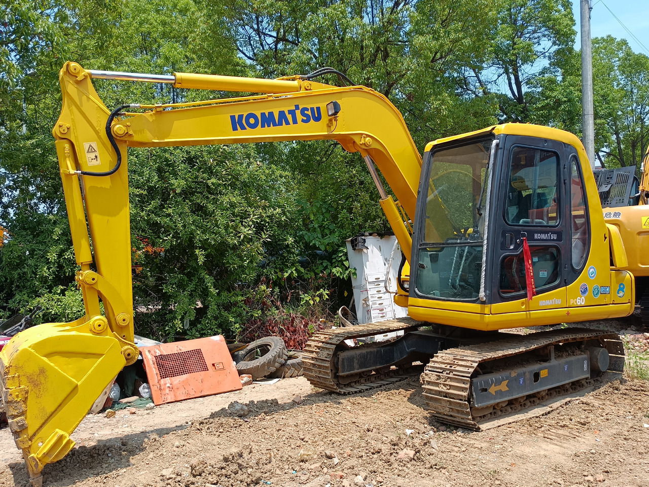 KOMATSU PC60-7 - Верижен багер: снимка 1 KOMATSU PC60-7 - Верижен багер: снимка 1