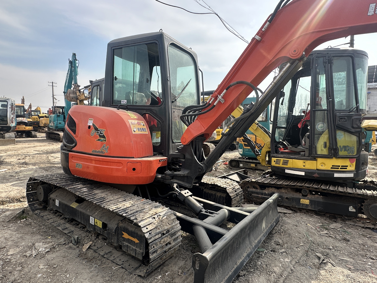 KUBOTA U35-5 - Мини багер: снимка 2 KUBOTA U35-5 - Мини багер: снимка 2