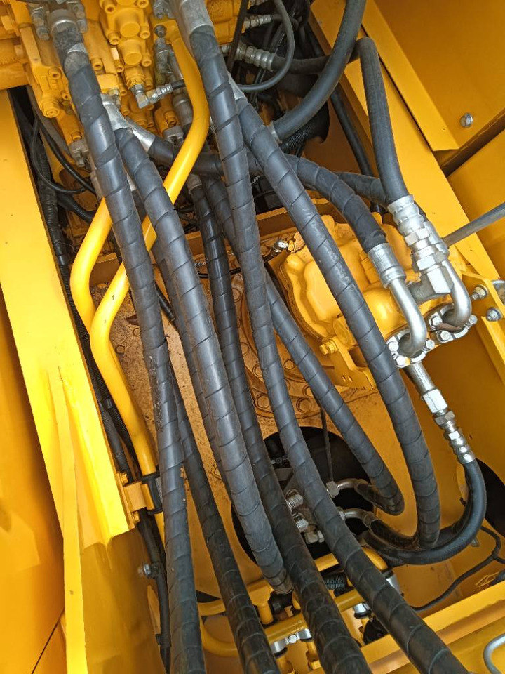 Komatsu PC 200-8 - Верижен багер: снимка 5 Komatsu PC 200-8 - Верижен багер: снимка 5