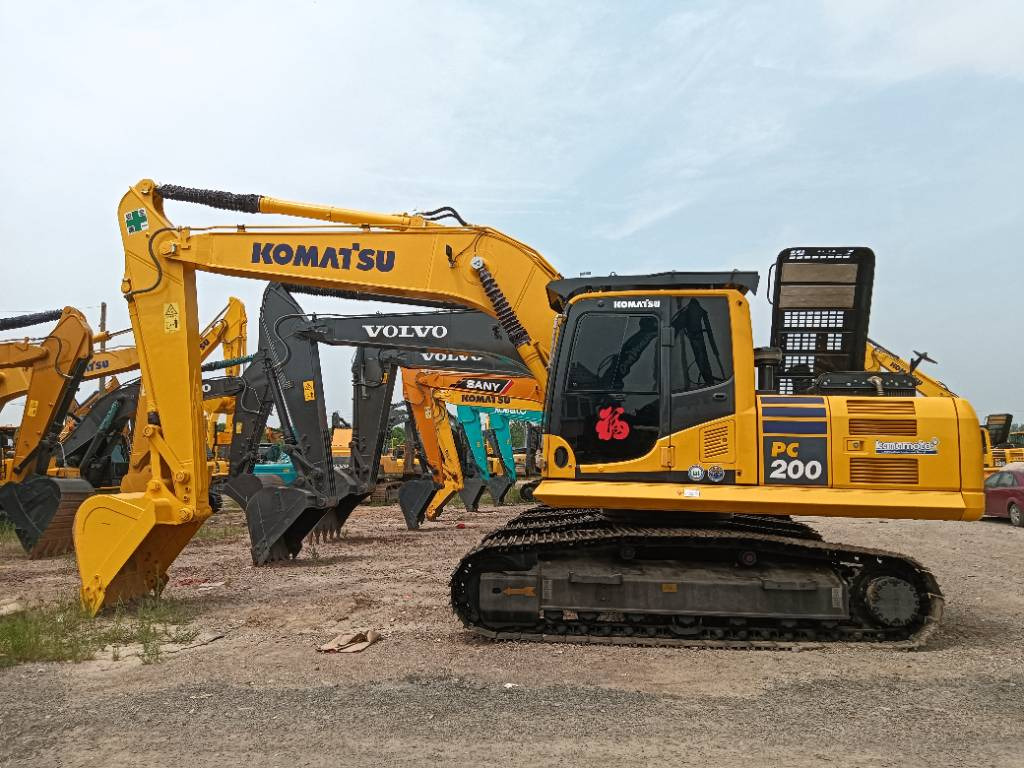 Komatsu PC 200-8 - Верижен багер: снимка 1 Komatsu PC 200-8 - Верижен багер: снимка 1