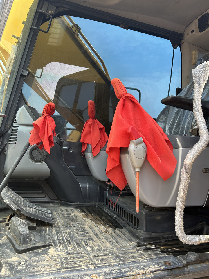 Komatsu PC 200-8 - Верижен багер: снимка 4 Komatsu PC 200-8 - Верижен багер: снимка 4