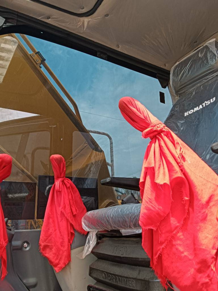 Komatsu PC 210-8 - Верижен багер: снимка 5 Komatsu PC 210-8 - Верижен багер: снимка 5