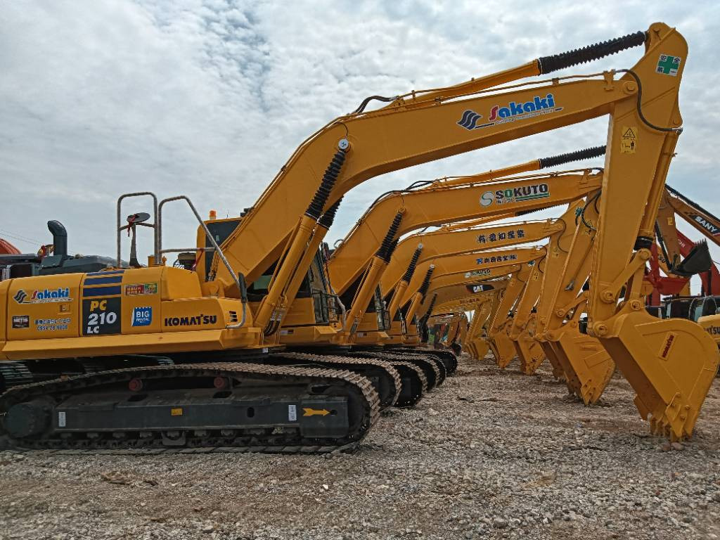 Komatsu PC 210-8 - Верижен багер: снимка 1 Komatsu PC 210-8 - Верижен багер: снимка 1