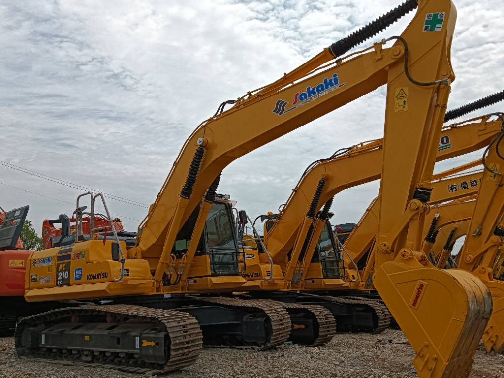 Komatsu PC 210-8 - Верижен багер: снимка 3 Komatsu PC 210-8 - Верижен багер: снимка 3