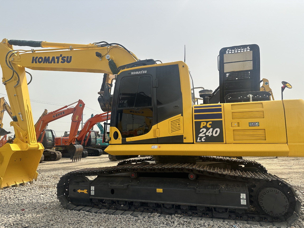 Komatsu PC 240 LC-8 - Верижен багер: снимка 1 Komatsu PC 240 LC-8 - Верижен багер: снимка 1