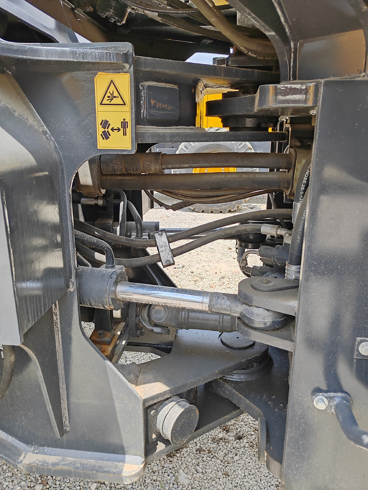 Верижен багер LIUGONG CLG856H: снимка 8