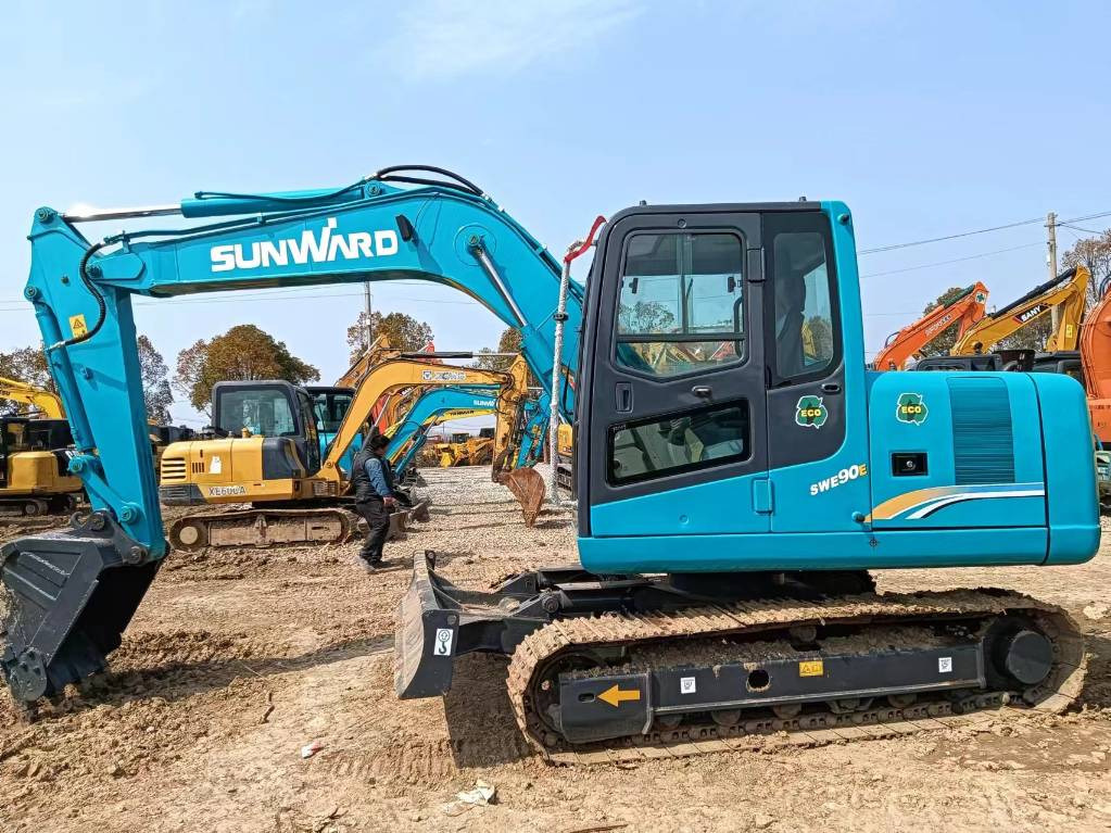 Sunward SWE90E - Мини багер: снимка 3 Sunward SWE90E - Мини багер: снимка 3