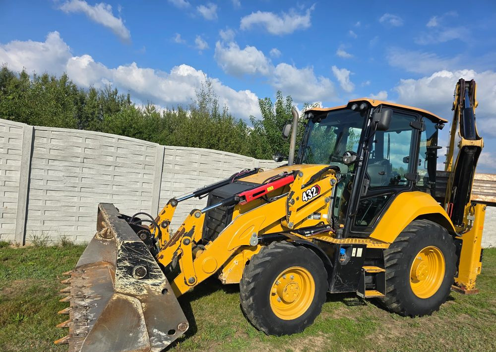 Caterpillar - Багер-товарач: снимка 1 Caterpillar - Багер-товарач: снимка 1