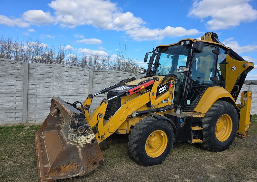Caterpillar - Багер-товарач: снимка 1 Caterpillar - Багер-товарач: снимка 1