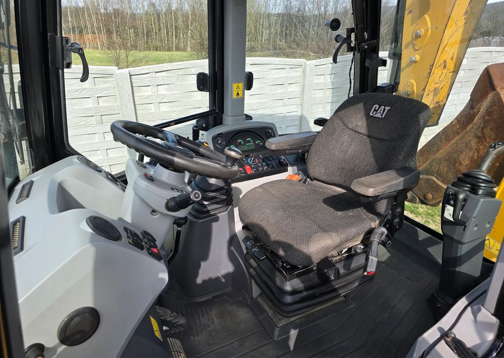 Caterpillar - Багер-товарач: снимка 3 Caterpillar - Багер-товарач: снимка 3