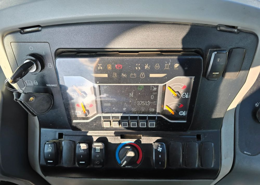 Caterpillar - Багер-товарач: снимка 4 Caterpillar - Багер-товарач: снимка 4