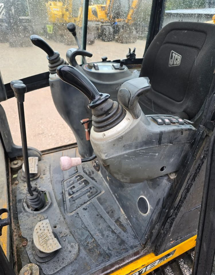 JCB - Мини багер: снимка 3 JCB - Мини багер: снимка 3