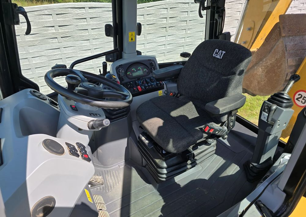 JCB - Багер-товарач: снимка 3 JCB - Багер-товарач: снимка 3
