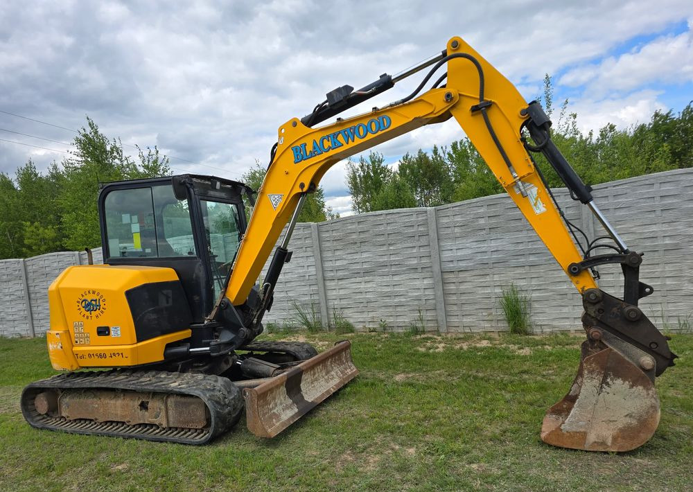 JCB - Верижен багер: снимка 1 JCB - Верижен багер: снимка 1