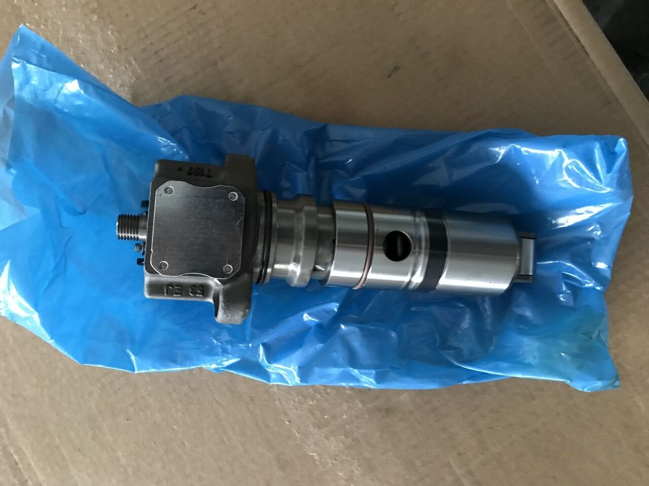 Bosch 2018 0280748802 Mercedes-Benz AXOR-ATEGO-ACTROS truck - Горивна помпа за Камион: снимка 2 Bosch 2018 0280748802 Mercedes-Benz AXOR-ATEGO-ACTROS truck - Горивна помпа за Камион: снимка 2