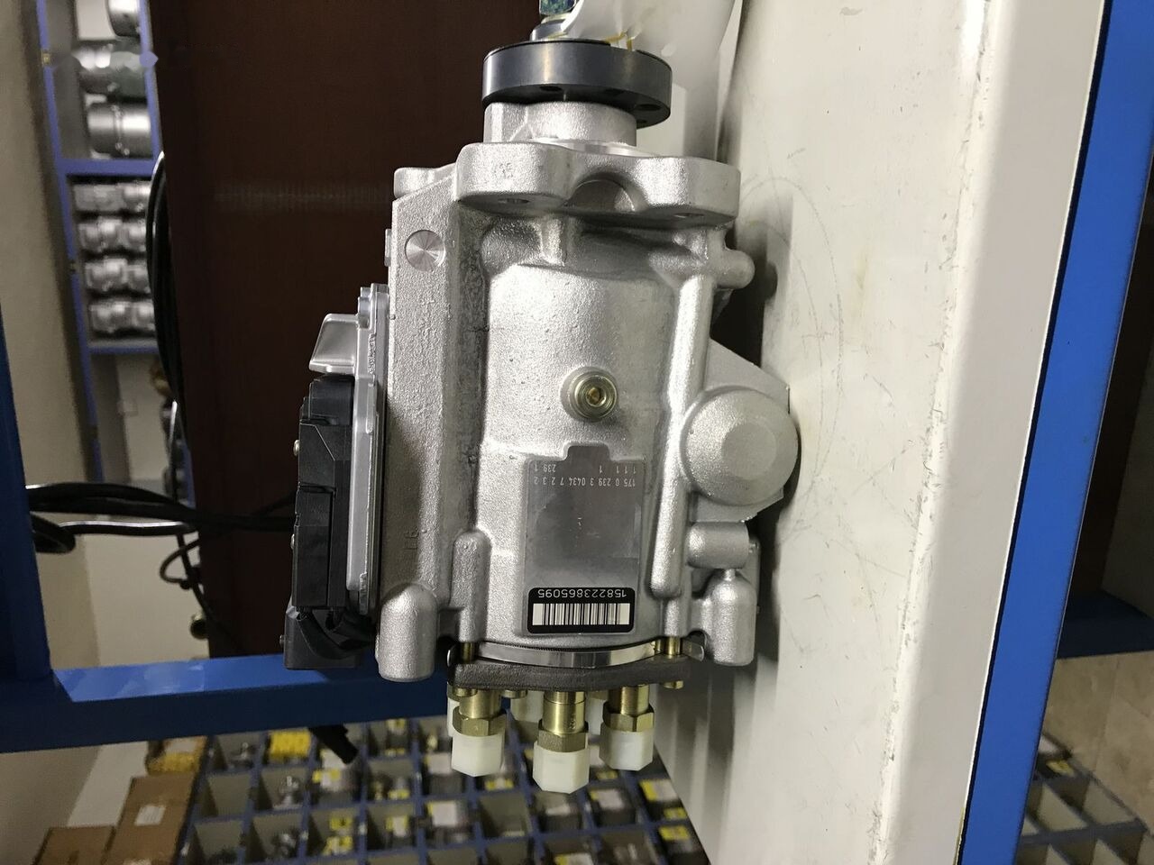 Bosch 2018 51965010612 MAN - Горивна помпа за Камион: снимка 3 Bosch 2018 51965010612 MAN - Горивна помпа за Камион: снимка 3