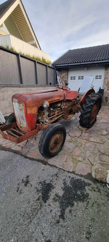 1958 Massey Ferguson MF 35 traktor (rep.-objekt) - Трактор: снимка 1 1958 Massey Ferguson MF 35 traktor (rep.-objekt) - Трактор: снимка 1