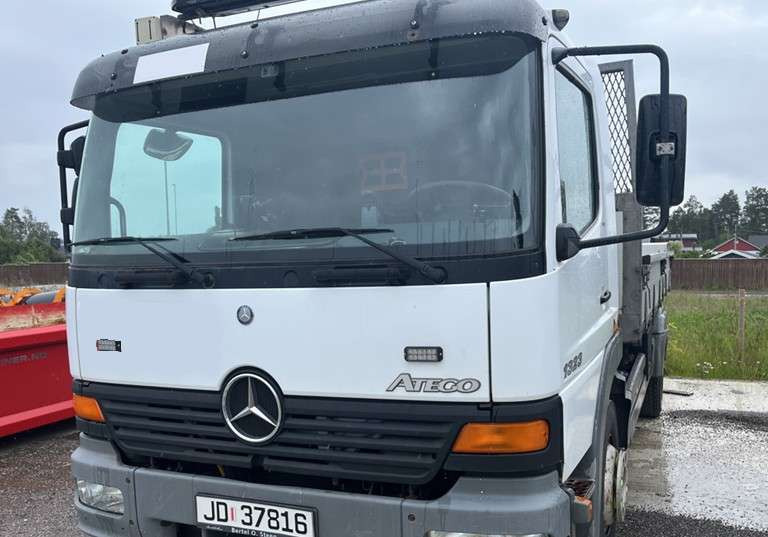 2004 Mercedes-Benz Tipp - EU-godkjent - Самосвал камион: снимка 1 2004 Mercedes-Benz Tipp - EU-godkjent - Самосвал камион: снимка 1