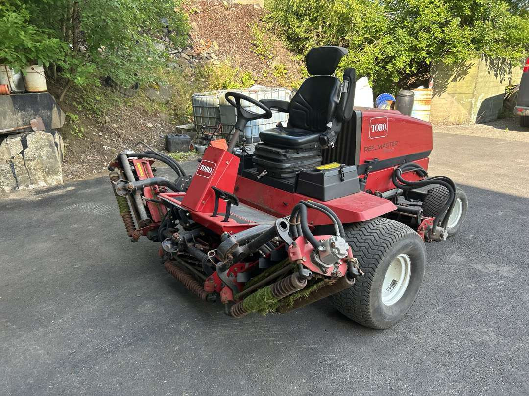 2006 sittegressklipper til golfbane - Косачка за трева: снимка 1 2006 sittegressklipper til golfbane - Косачка за трева: снимка 1