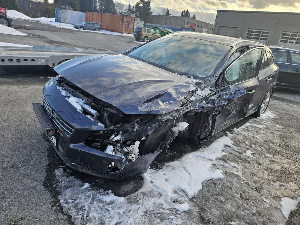 2013 Volvo V60 (rep.-objekt) - Лек автомобил: снимка 1 2013 Volvo V60 (rep.-objekt) - Лек автомобил: снимка 1