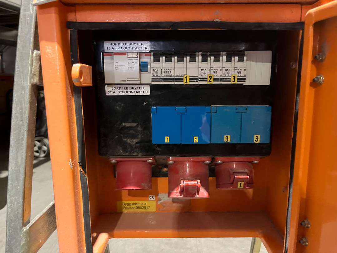 Strømskap fra Holte 400v - Инструмент/ Оборудване: снимка 4 Strømskap fra Holte 400v - Инструмент/ Оборудване: снимка 4