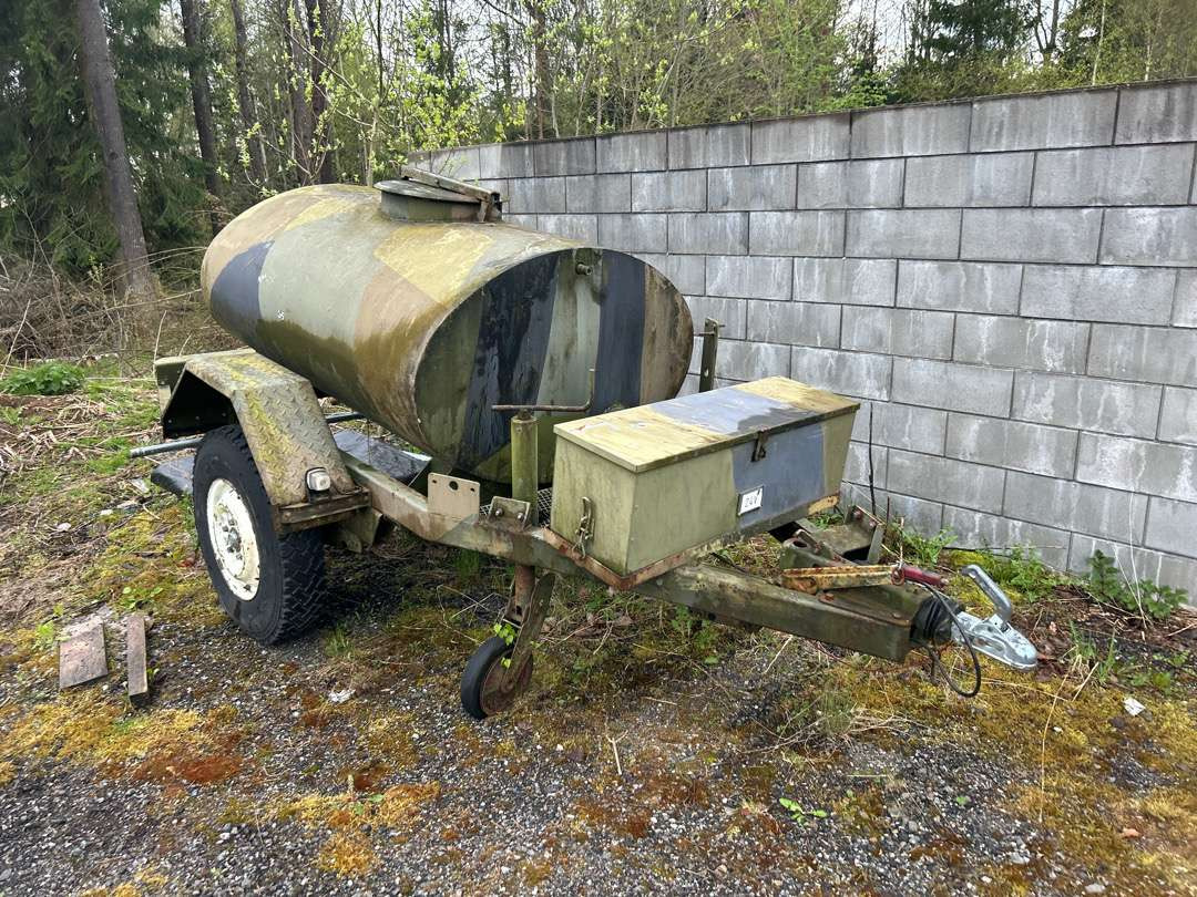 Vanntankhenger 1000 liter - Ремарке цистерна: снимка 2 Vanntankhenger 1000 liter - Ремарке цистерна: снимка 2