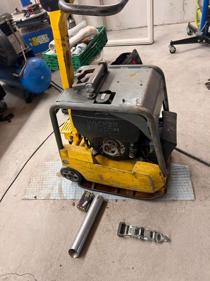 Wacker Neuson 1B30-2 vibroplate 1B30-2 (rep.-objekt) - Инструмент/ Оборудване: снимка 2 Wacker Neuson 1B30-2 vibroplate 1B30-2 (rep.-objekt) - Инструмент/ Оборудване: снимка 2