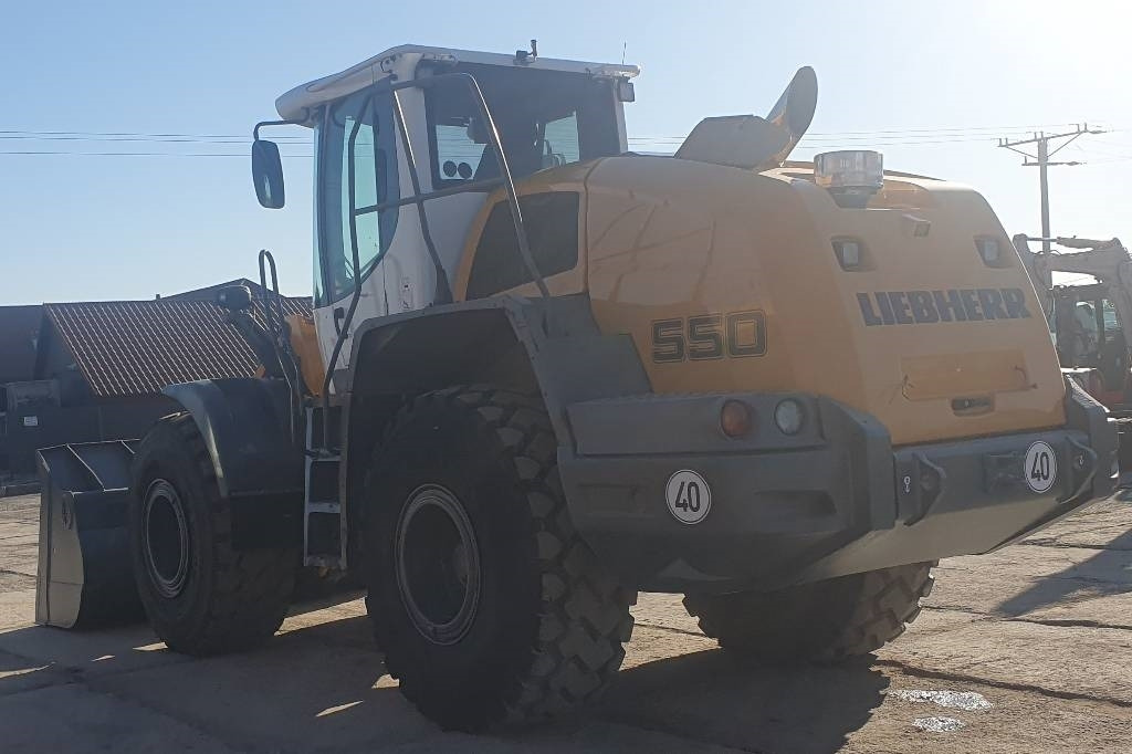 Liebherr L 550 - Колесен товарач: снимка 2 Liebherr L 550 - Колесен товарач: снимка 2
