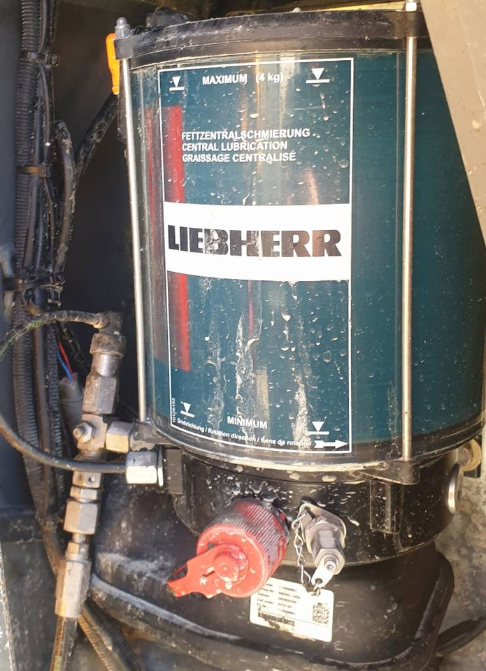 Колесен товарач Liebherr L580 xpower: снимка 11