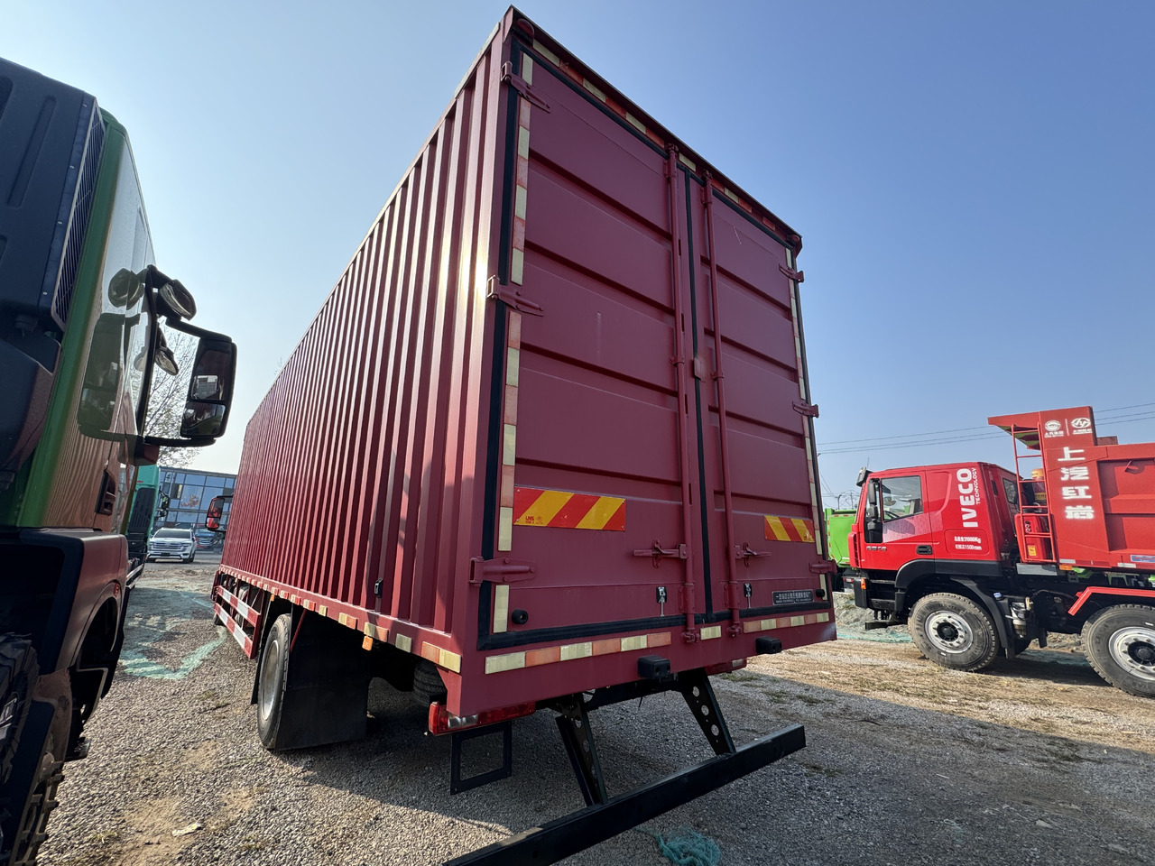 HONGYAN HEAVY TRUCK - Камион фургон: снимка 4 HONGYAN HEAVY TRUCK - Камион фургон: снимка 4