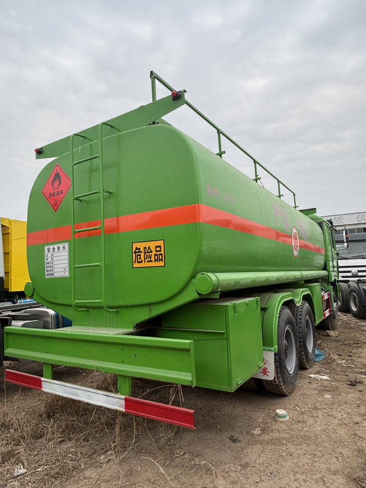 SHACMAN F3000 - Камион цистерна: снимка 2 SHACMAN F3000 - Камион цистерна: снимка 2
