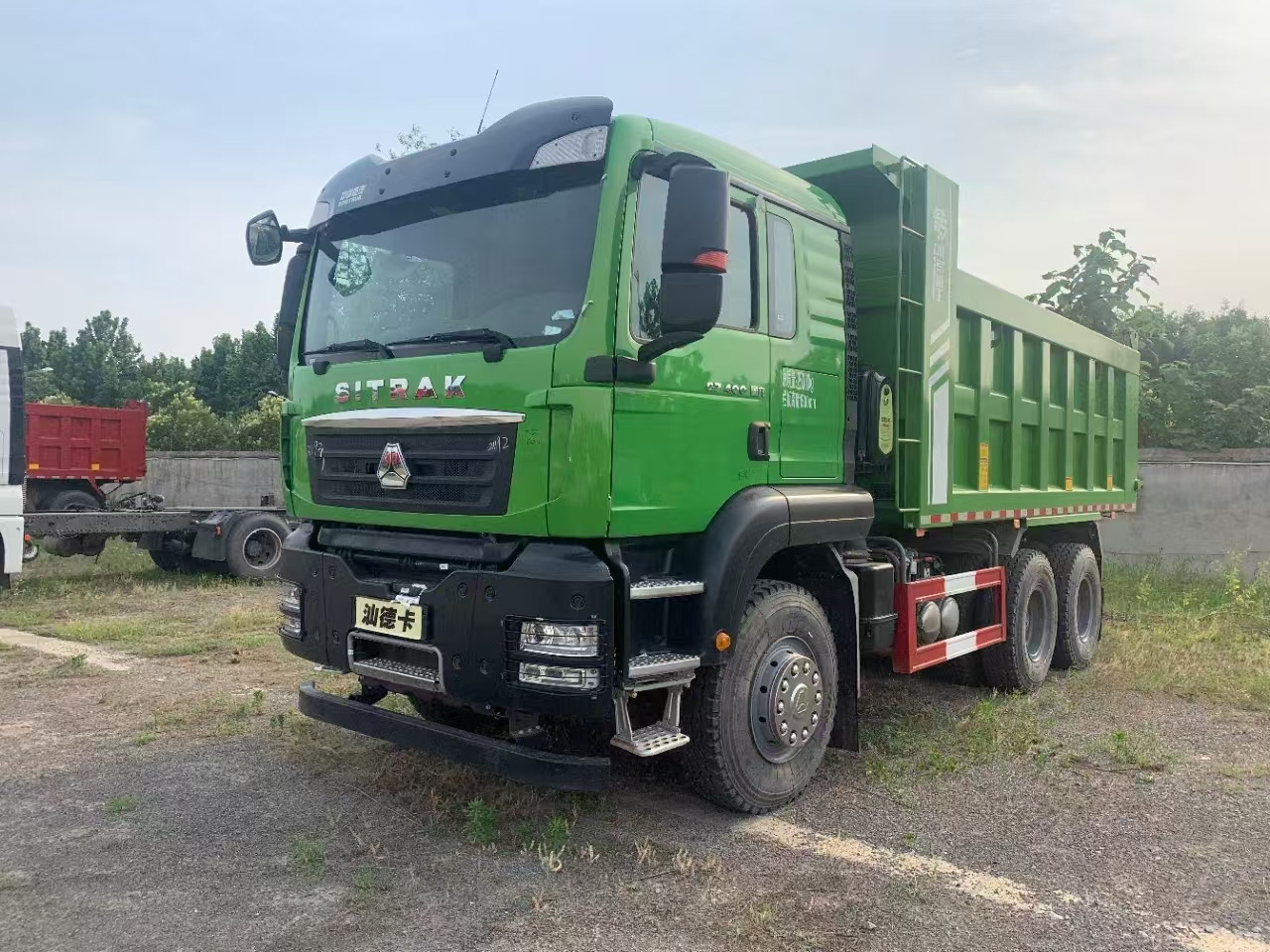 Sinotruck - Самосвал камион: снимка 1 Sinotruck - Самосвал камион: снимка 1