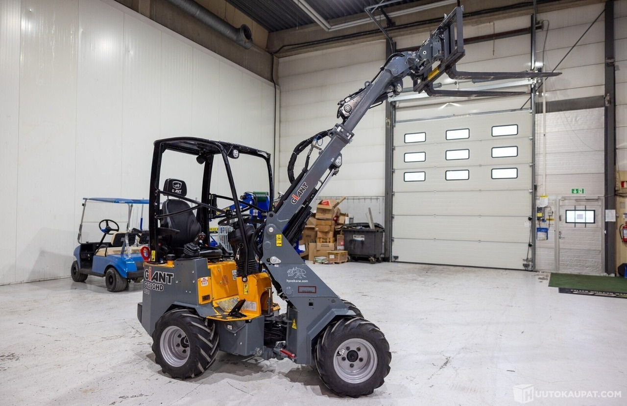 Giant G1200 Telekuormaaja, 0.9 l, Diesel, 5 h, Helsinki - Телескопичен колесен товарач: снимка 1 Giant G1200 Telekuormaaja, 0.9 l, Diesel, 5 h, Helsinki - Телескопичен колесен товарач: снимка 1