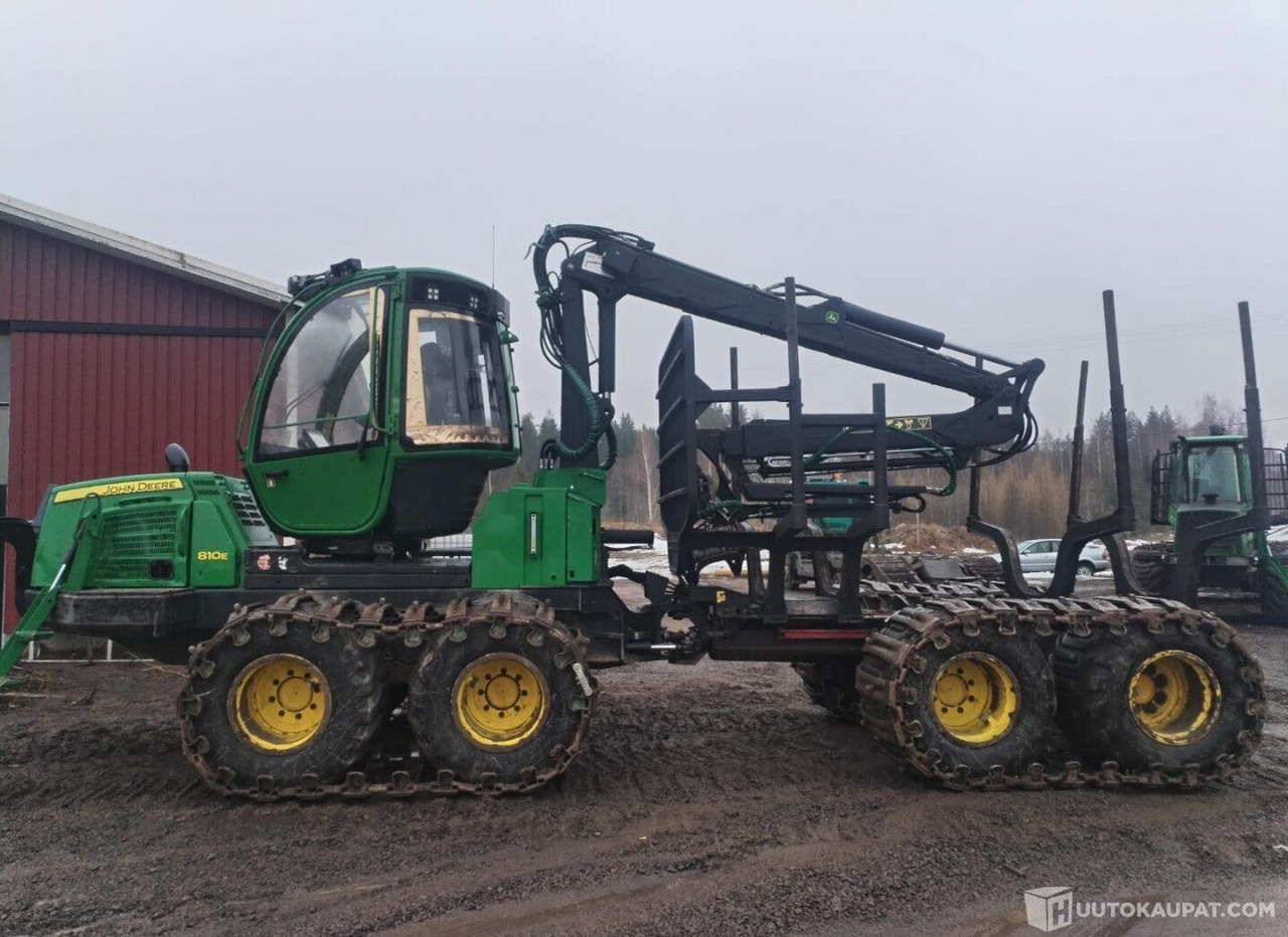 John Deere 810 E, 2012, Diesel, 29 000 h Ajokone, Leppävirta - Горска техника: снимка 1 John Deere 810 E, 2012, Diesel, 29 000 h Ajokone, Leppävirta - Горска техника: снимка 1
