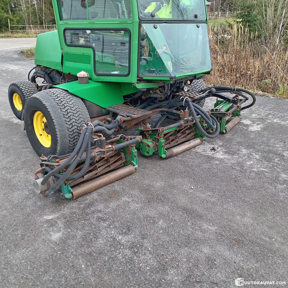 Косачка за трева John Deere 3235 kelaleikkuri, 4 WD ja hytti, Hollola: снимка 20 Косачка за трева John Deere 3235 kelaleikkuri, 4 WD ja hytti, Hollola: снимка 20