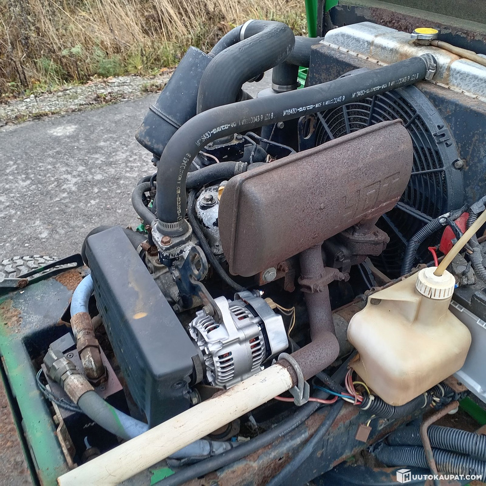 Косачка за трева John Deere 3235 kelaleikkuri, 4 WD ja hytti, Hollola: снимка 11 Косачка за трева John Deere 3235 kelaleikkuri, 4 WD ja hytti, Hollola: снимка 11