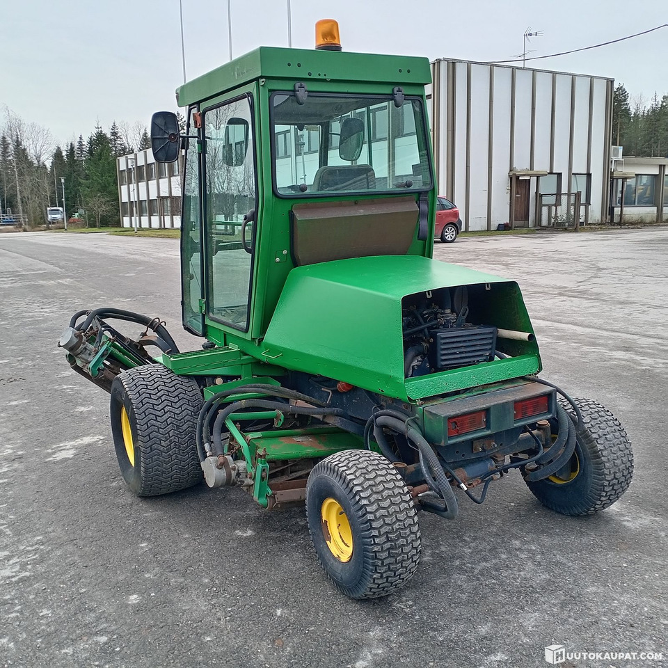 Косачка за трева John Deere 3235 kelaleikkuri, 4 WD ja hytti, Hollola: снимка 7 Косачка за трева John Deere 3235 kelaleikkuri, 4 WD ja hytti, Hollola: снимка 7
