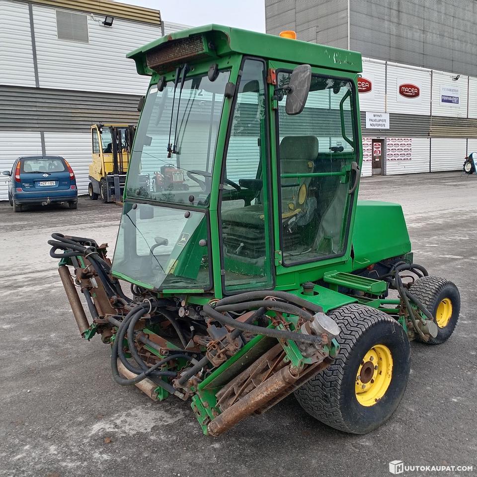 Косачка за трева John Deere 3235 kelaleikkuri, 4 WD ja hytti, Hollola: снимка 6 Косачка за трева John Deere 3235 kelaleikkuri, 4 WD ja hytti, Hollola: снимка 6